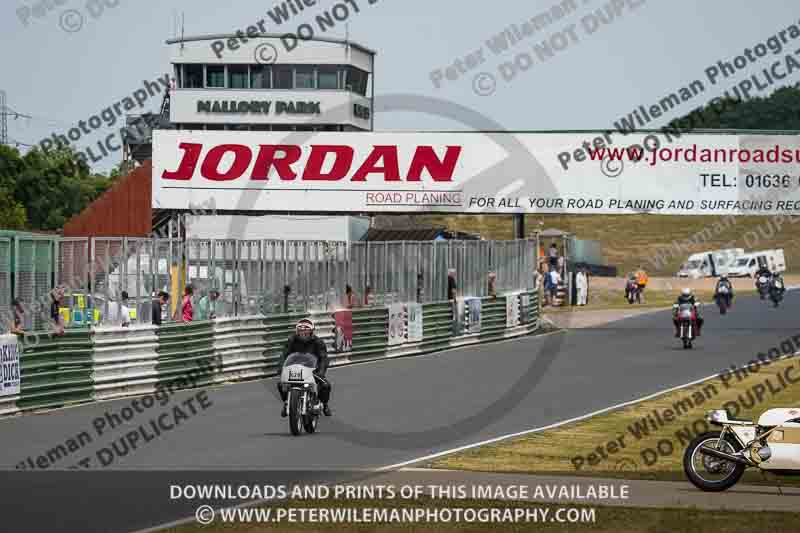 Vintage motorcycle club;eventdigitalimages;mallory park;mallory park trackday photographs;no limits trackdays;peter wileman photography;trackday digital images;trackday photos;vmcc festival 1000 bikes photographs
